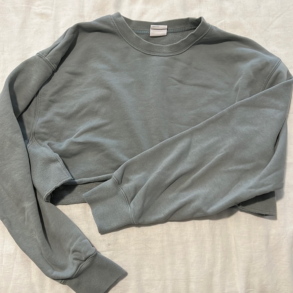 Aritzia TNA Airy Fleece cropped sweatshirt